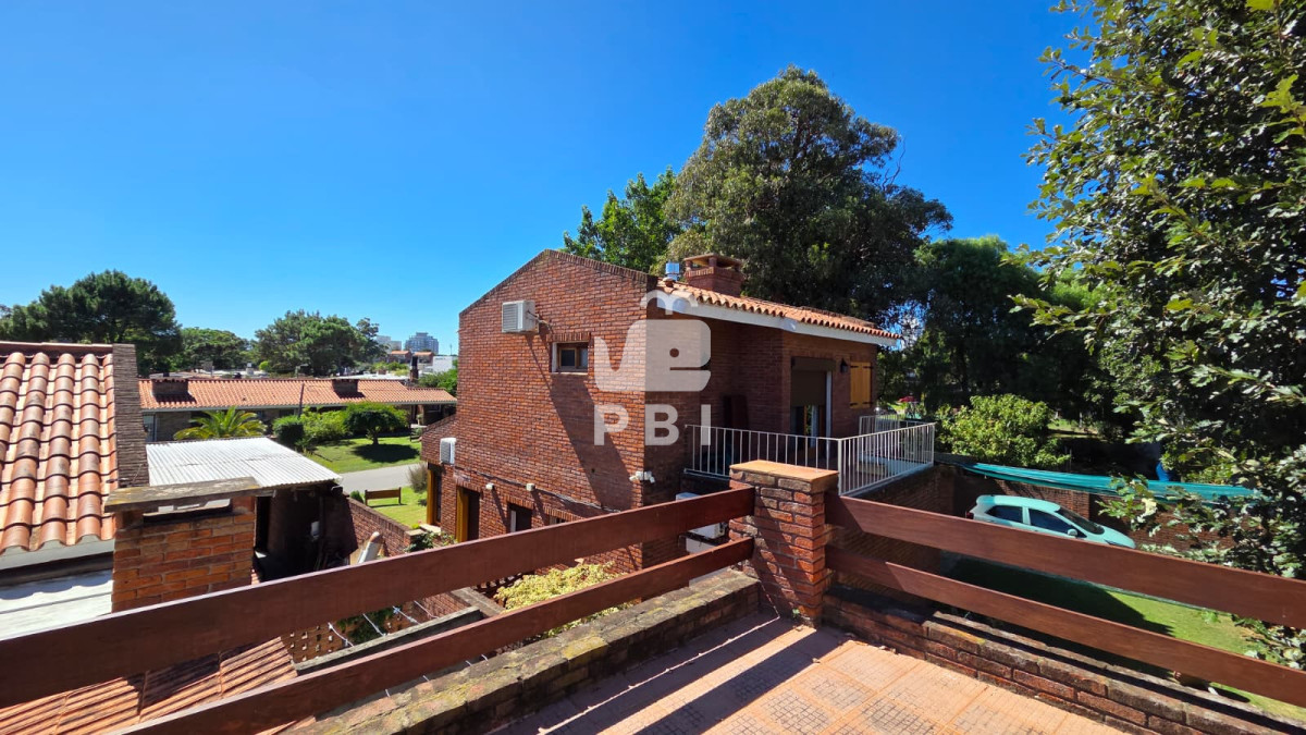 Q2FzYSAzIGRvcm1pdG9yaW9zIGVuIFB1bnRhIGRlbCBFc3RlIC0gUmVmIDogUEJJMTU3NzA=