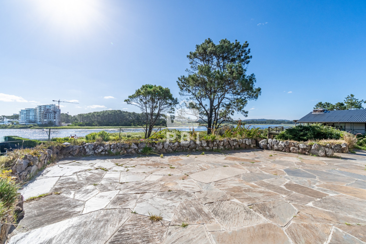 Q2FzYSBtYXMgbG90ZSAgZnJlbnRlIGEgTGFndW5hIGRlbCBEaWFyaW8gLSBFeGNlbGVudGUgdWJpY2FjacOzbiAgLSBSZWYgOiBQQkkxNTY1Mg==