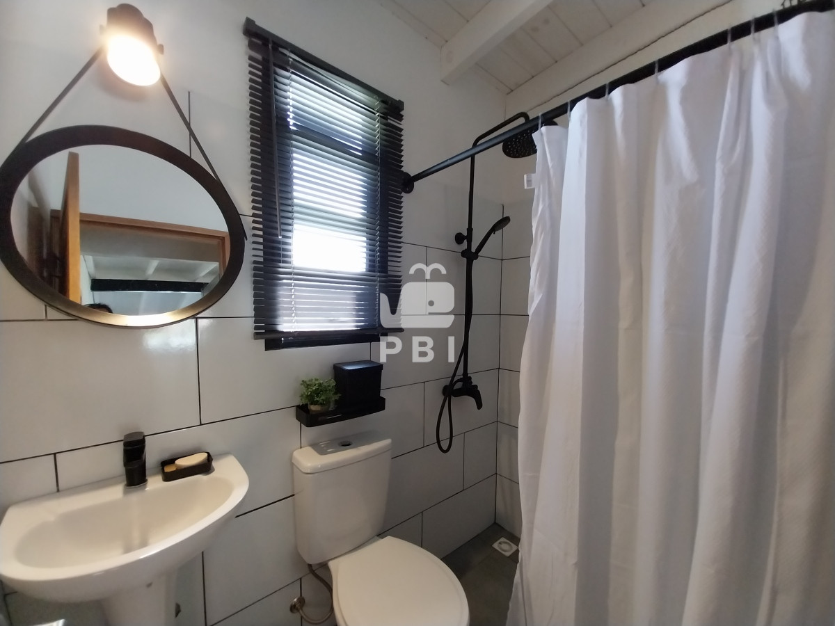 Q2FzYSA0IERPUk1JVE9SSU9TIGVuIEVkZW4gUm9jaywgTWFsZG9uYWRvIC0gUmVmIDogUEJJMTMxNTk=