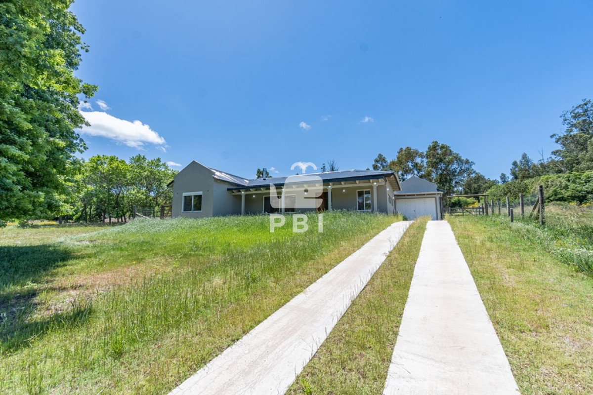 Q2FzYSA0IERPUk1JVE9SSU9TIGVuIENhbWlubyBMdXNzaWNoLCBQdW50YSBCYWxsZW5hIC0gUmVmIDogUEJJMjQ3NA==