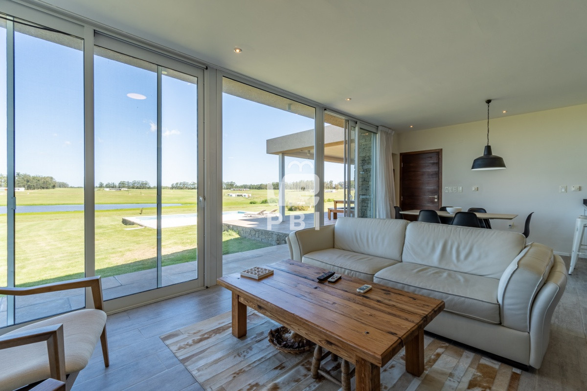 Q2FzYSA2IERPUk1JVE9SSU9TIGVuIExhZ3VuYSBkZSBsb3MgQ2lzbmVzLCBQdW50YSBCYWxsZW5hIC0gUmVmIDogUEJJMjg3MQ==