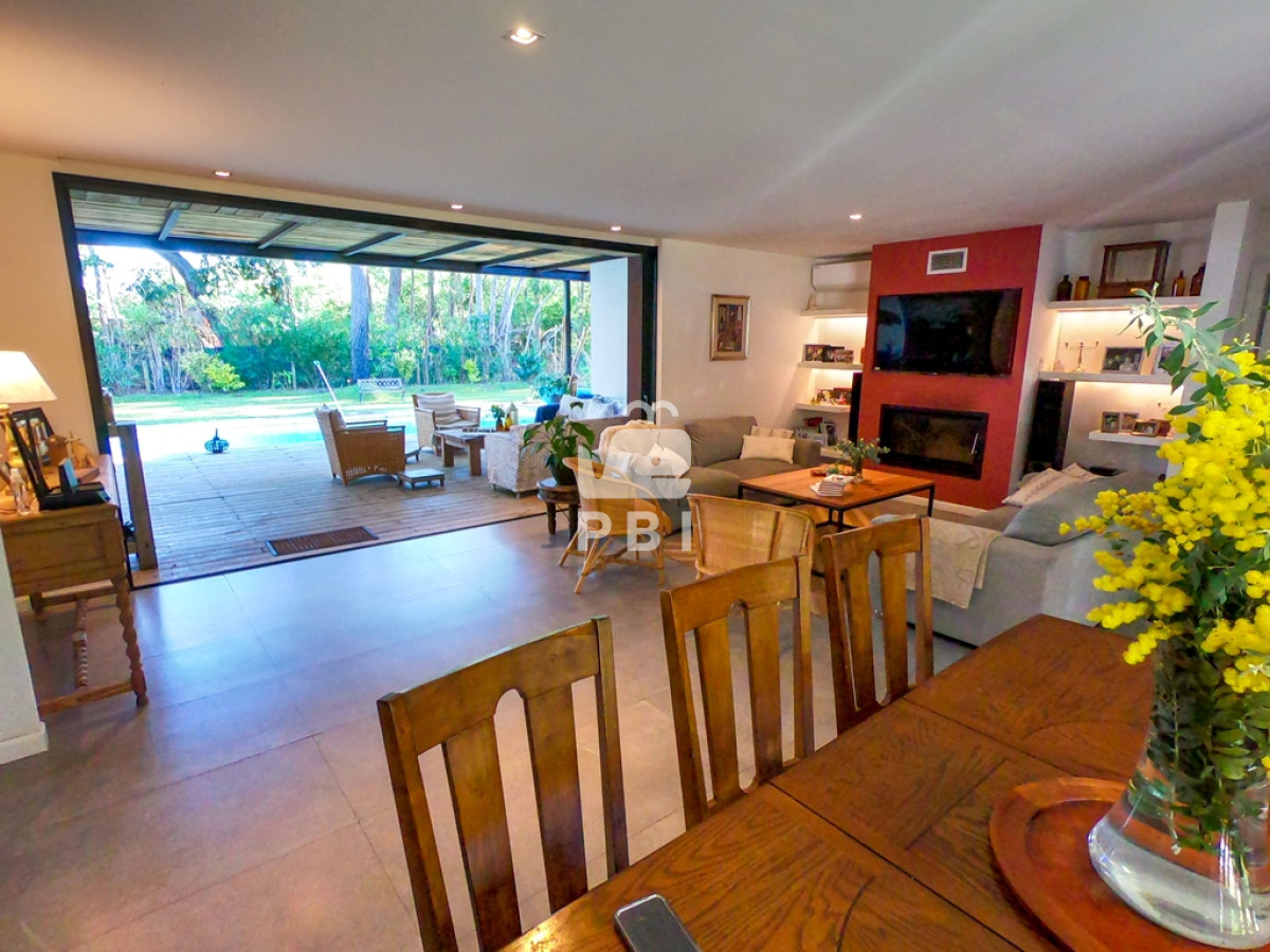 Q2FzYSA0IERPUk1JVE9SSU9TIGVuIERFU0lHTiBWSUxMQUdFLCBQdW50YSBCYWxsZW5hIC0gUmVmIDogUEJJMjMzMg==