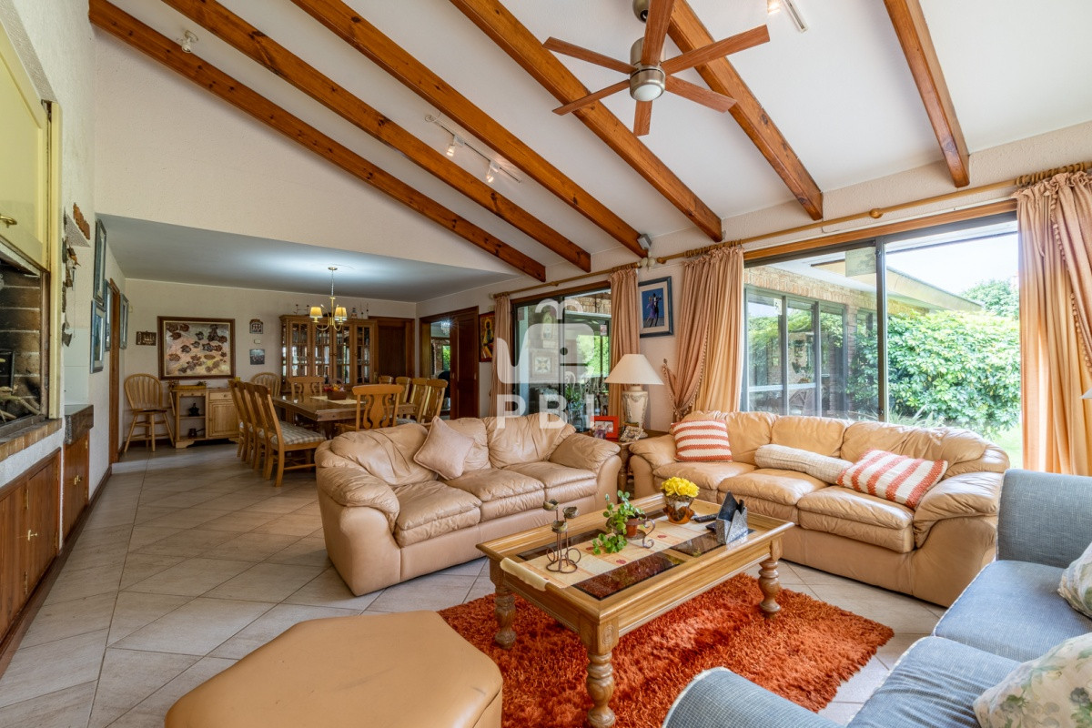 VmVudGEgY2FzYSBkZSA3IGRvcm1pdG9yaW9zLFBsYXlhIE1hbnNhLCBQdW50YSBkZWwgRXN0ZSAtIFJlZiA6IFBCSTI5MTU=