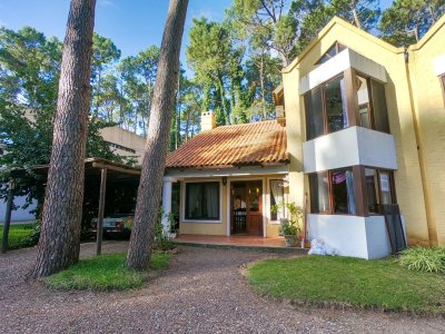 Casa 3 DORMITORIOS en Solanas Country, Punta Ballena - Ref : PBI2217