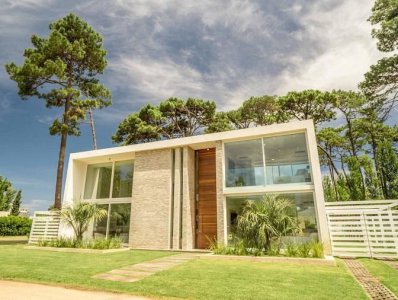 Casa -  4 DORMITORIOS Punta del Este - Ref : PBI12056