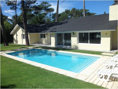 Casa de 4 DORMITORIOS Punta del Este  - Ref : PBI12093