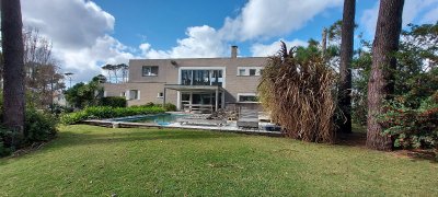 Casa 5 DORMITORIOS en Barrio privado  - Ref : PBI12112