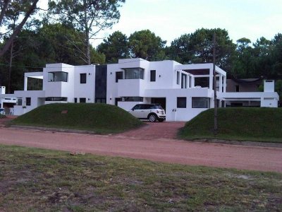 Casa 3 DORMITORIOS en Solanas Country, Punta Ballena - Ref : PBI2387
