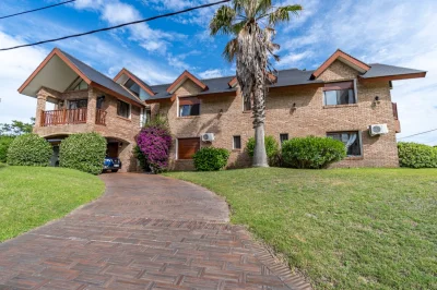 Venta casa de 7 dormitorios,Playa Mansa, Punta del Este - Ref : PBI2915
