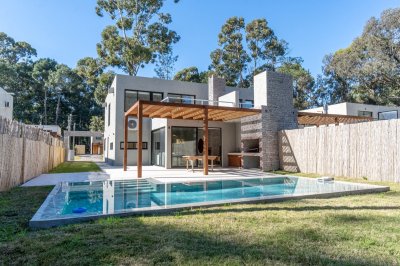 Casa en venta en Solanas Country, Punta Ballena - Ref : PBI2916
