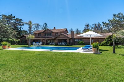 Casa de 5 dormitorios en Solana, Punta Ballena - Ref : PBI245