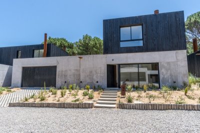 Casa 3 DORMITORIOS en Club del Lago, Punta Ballena - Ref : PBI2652