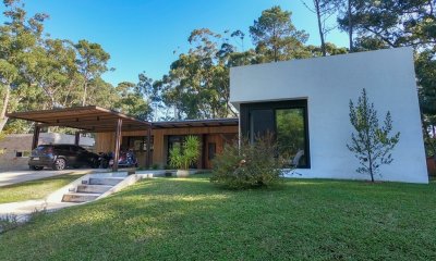 Casa 4 DORMITORIOS en DESIGN VILLAGE, Punta Ballena - Ref : PBI2332