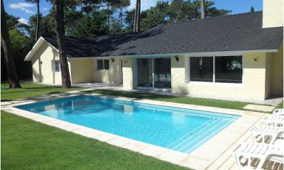 Casa de 4 DORMITORIOS Punta del Este  - Ref : PBI12093