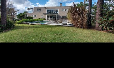 Casa 5 DORMITORIOS en Barrio privado  - Ref : PBI12112