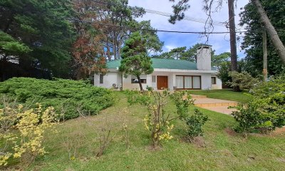 Venta de casa 5 dormitorios mas servicio  - Ref : PBI13550