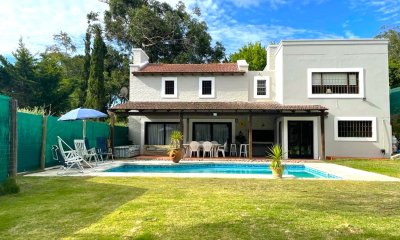 Venta de  casa 4 dormitorios+ servicio  - Ref : PBI12151
