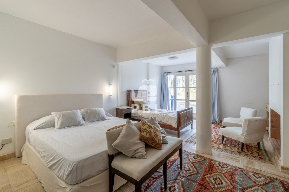 Q2hhY3JhIGNvbiBjYXNhIGEgbGEgdmVudGEgZW4gTGFndW5hIFNhdWNlICAtIFJlZiA6IFBCSTE1MTUz