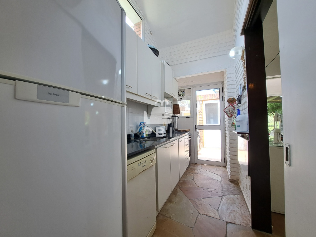 Q2FzYSA0IERPUk1JVE9SSU9TIGVuIENhbWlubyBMdXNzaWNoLCBQdW50YSBCYWxsZW5hIC0gUmVmIDogUEJJMTMxODE=