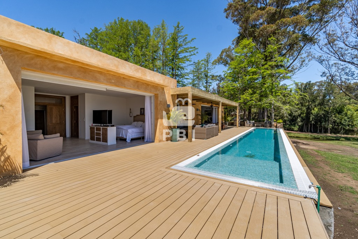 Q2FzYSBkZSAzIGRvcm1pdG9yaW9zIGVuIGJhcnJpbyBwcml2YWRvIC0gUmVmIDogUEJJMzIzOQ==