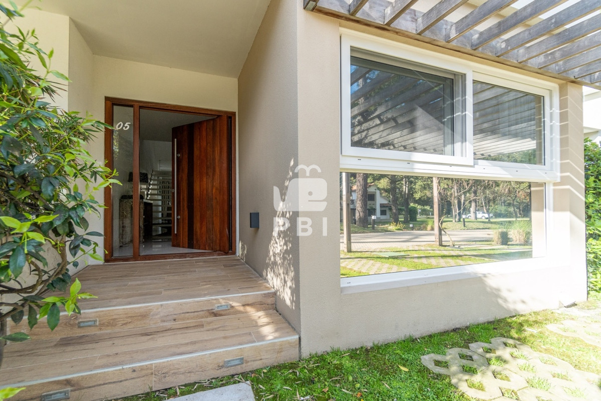 Q2FzYSBlbiBHYXJkZW5zIFZpZXcsIFB1bnRhIEJhbGxlbmEgLSBSZWYgOiBQQkkxNDA4NA==