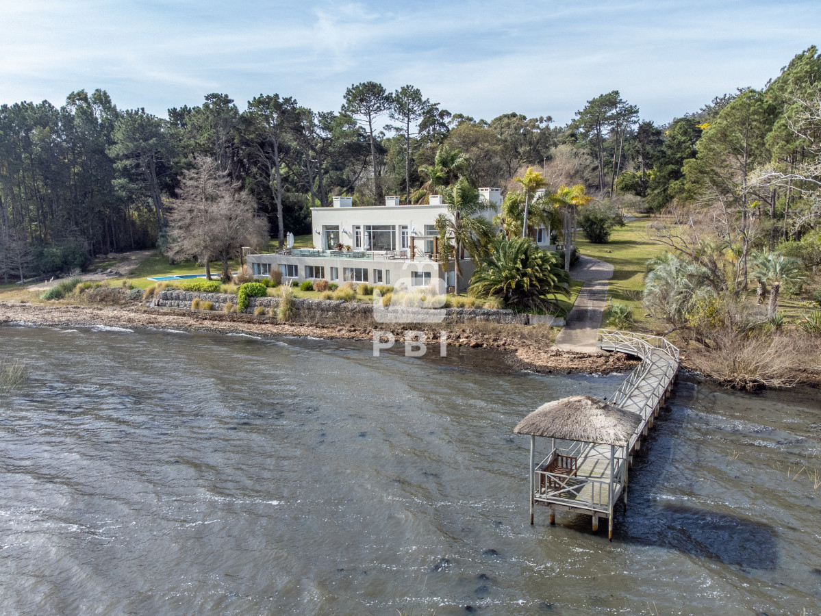 Q2hhY3JhIGNvbiBjYXNhIGEgbGEgdmVudGEgZW4gTGFndW5hIFNhdWNlICAtIFJlZiA6IFBCSTE1MTUz