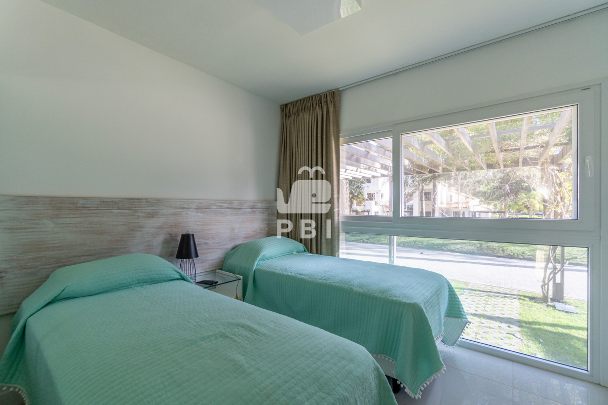 Q2FzYSBlbiBHYXJkZW5zIFZpZXcsIFB1bnRhIEJhbGxlbmEgLSBSZWYgOiBQQkkxNDA4NA==