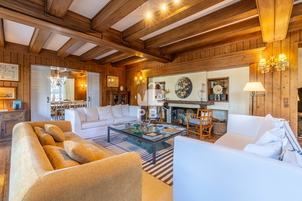 RXhjbHVzaXZhIHByb3BpZWRhZCBlbiB2ZW50YSwgY29uIDUgZG9ybWl0b3Jpb3MsIEVsIEdvbGYsIFB1bnRhIGRlbCBFc3RlLiAtIFJlZiA6IFBCSTEzODQ0