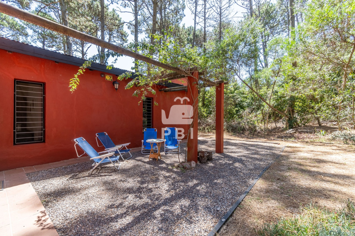 Q2FzYSBkZSAyIGRvcm1pdG9yaW9zIGVuIENsdWIgZGVsIExhZ28sIFB1bnRhIEJhbGxlbmEgLSBSZWYgOiBQQkkyNjMz