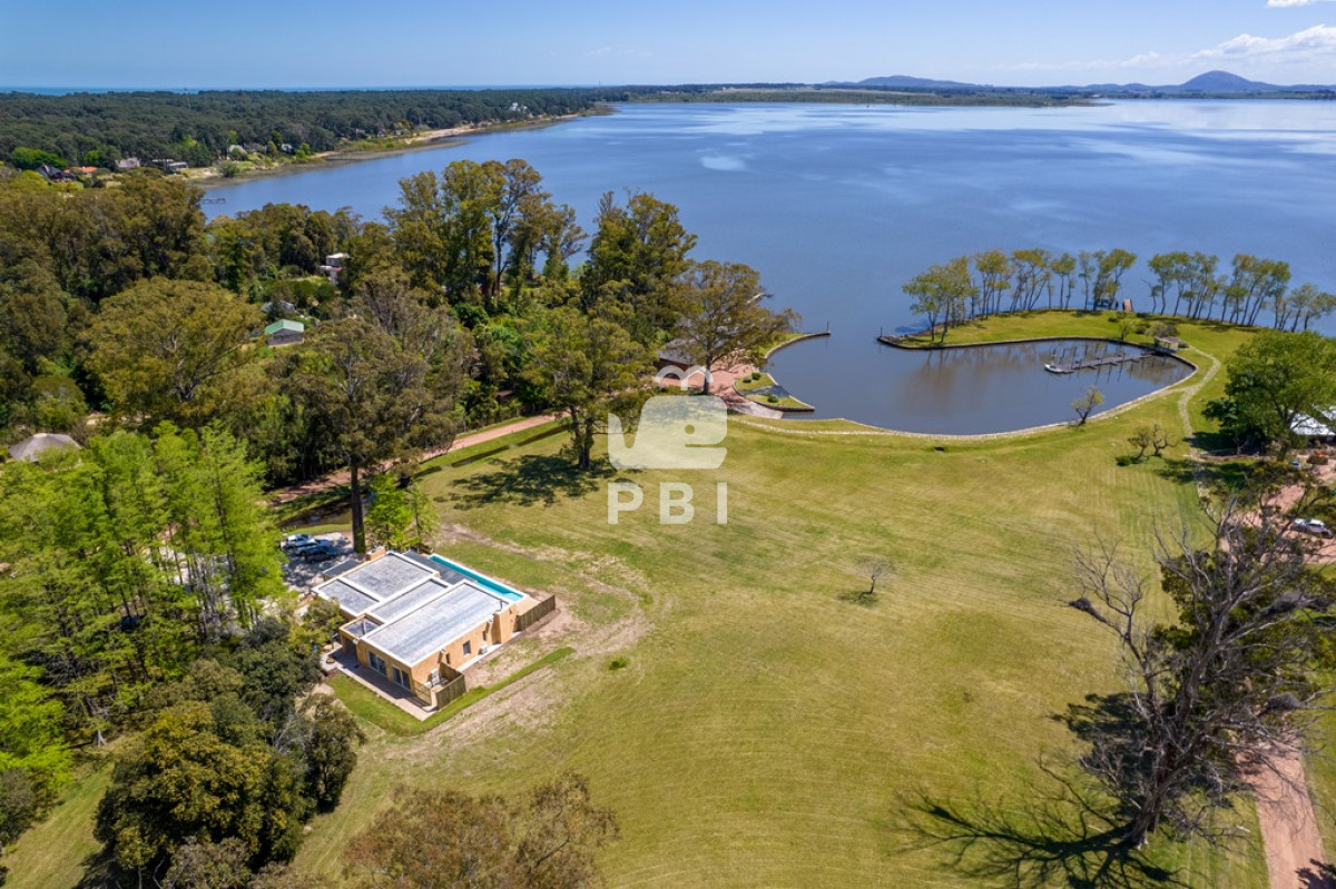 Q2FzYSBkZSAzIGRvcm1pdG9yaW9zIGVuIGJhcnJpbyBwcml2YWRvIC0gUmVmIDogUEJJMzIzOQ==