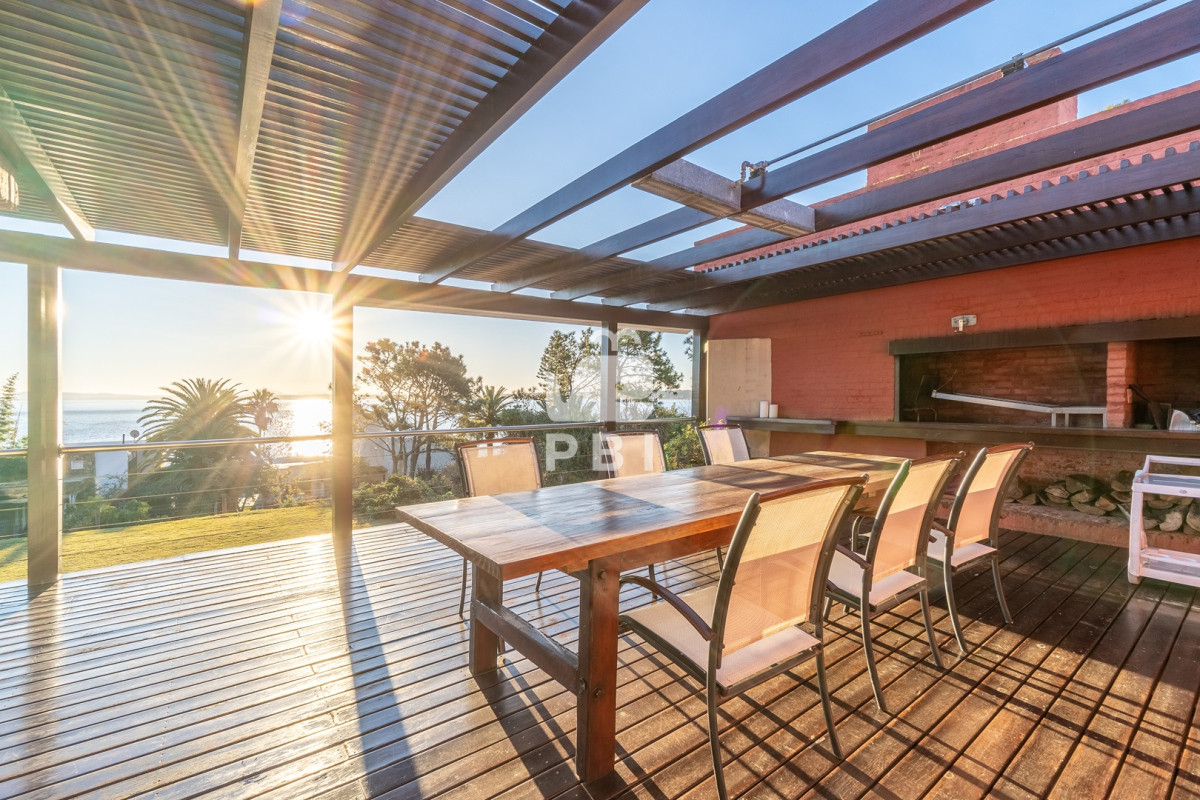 Q2FzYSBkZSA1IGRvcm1pdG9yaW9zIGVuIExvbW8gZGUgbGEgQmFsbGVuYSwgUHVudGEgQmFsbGVuYSAtIFJlZiA6IFBCSTEyNDc5