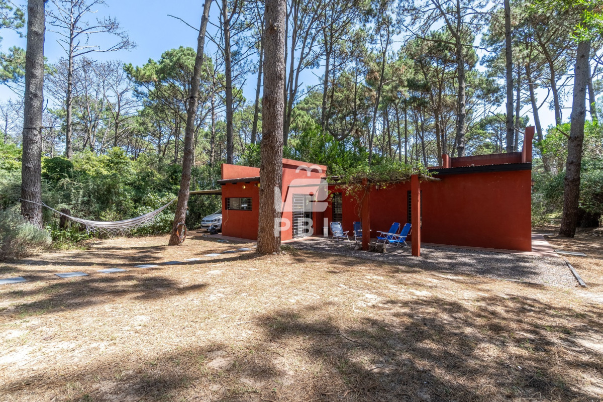 Q2FzYSBkZSAyIGRvcm1pdG9yaW9zIGVuIENsdWIgZGVsIExhZ28sIFB1bnRhIEJhbGxlbmEgLSBSZWYgOiBQQkkyNjMz