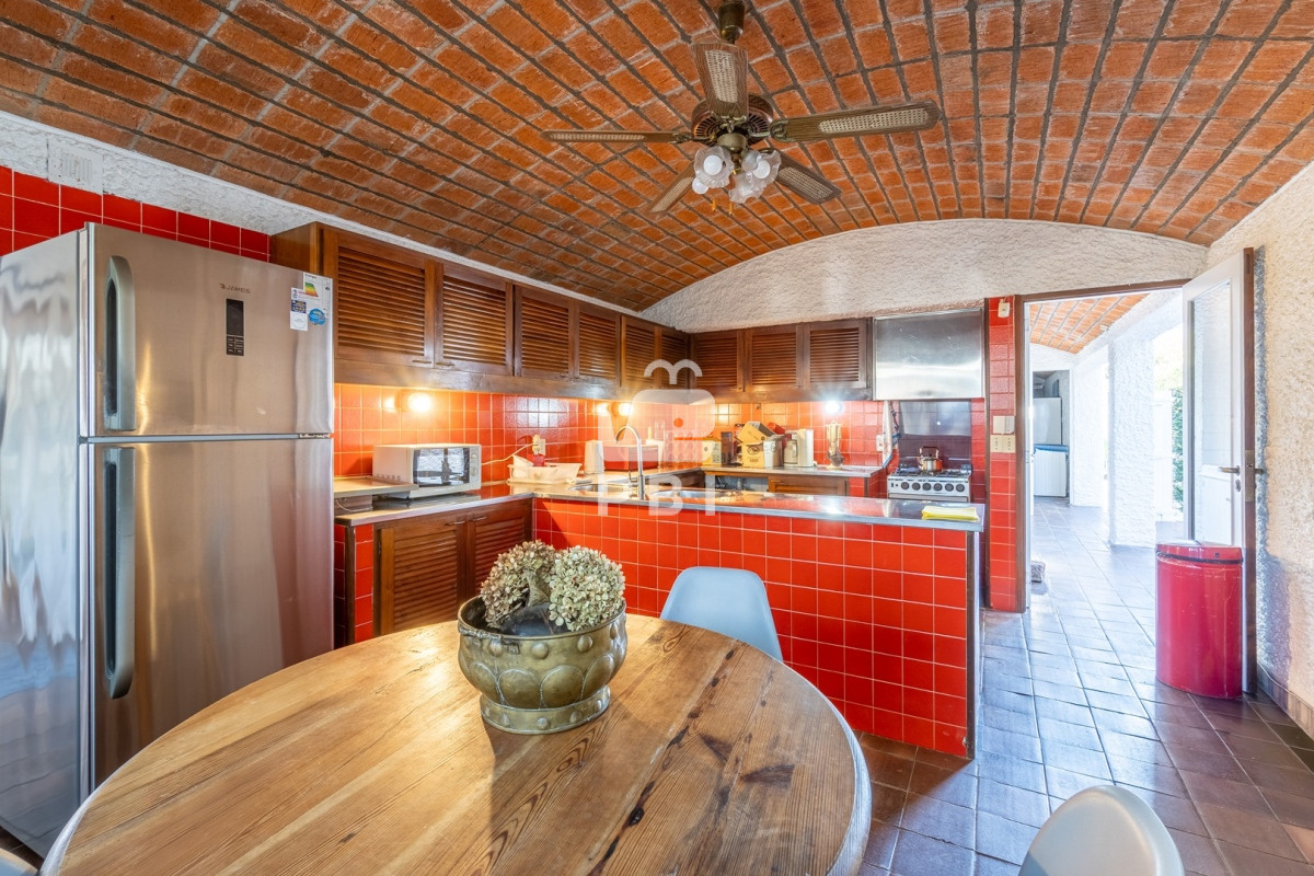 SW52ZXJ0w60gZW4gQ2FsaWRhZDogUHJvcGllZGFkIGRlIDQgRG9ybWl0b3Jpb3MgZW4gUHVudGEgZGVsIEVzdGUgLSBSZWYgOiBQQkkxMzgzOA==