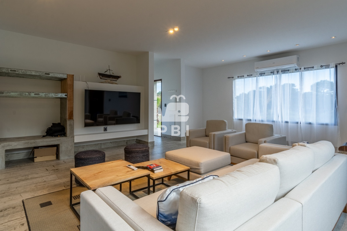 Q2FzYSA0IERPUk1JVE9SSU9TIGVuIEFjcmVzIGRlIFNvbGFuYXMsIFB1bnRhIEJhbGxlbmEgLSBSZWYgOiBQQkkxMzE2OA==