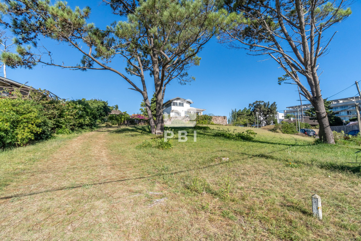 Q2FzYSBmcmVudGUgYSBMYWd1bmEgZGVsIERpYXJpbyAtIEV4Y2VsZW50ZSB1YmljYWNpw7NuIHkgZ3JhbiB0ZXJyZW5vIC0gUmVmIDogUEJJMTU2NTI=