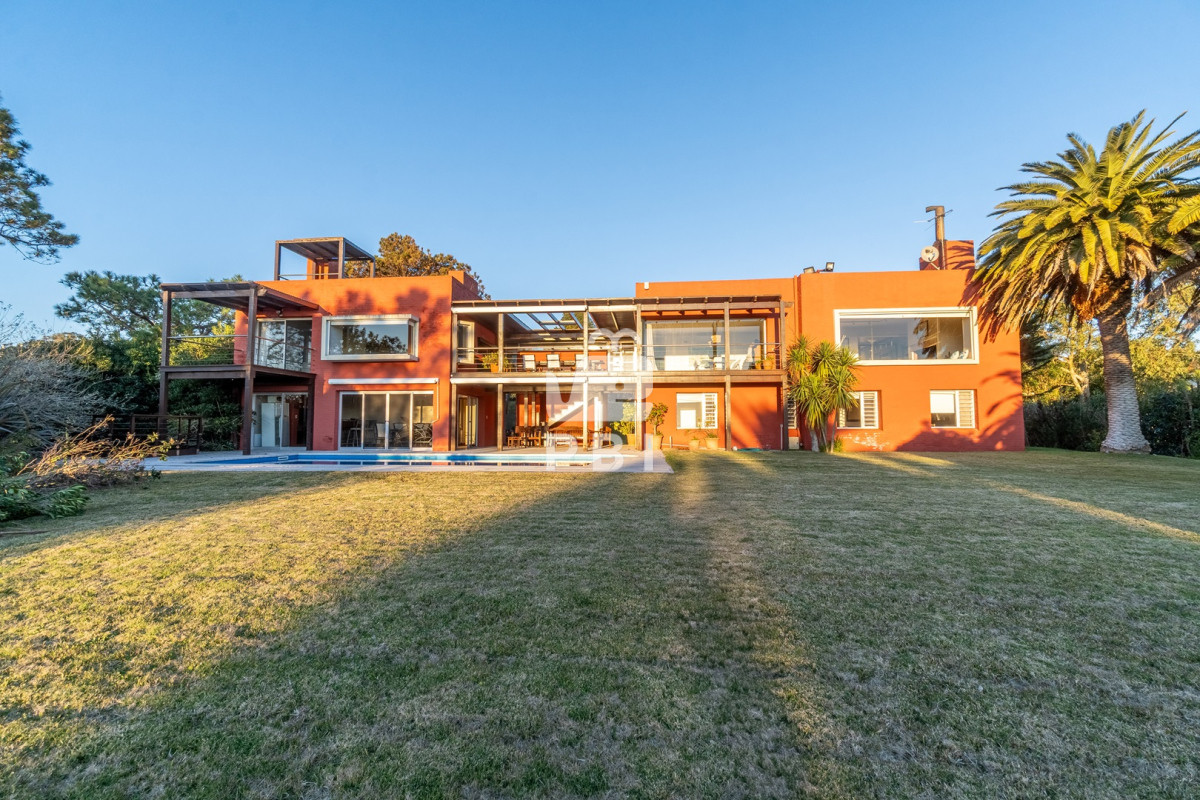 Q2FzYSBkZSA1IGRvcm1pdG9yaW9zIGVuIExvbW8gZGUgbGEgQmFsbGVuYSwgUHVudGEgQmFsbGVuYSAtIFJlZiA6IFBCSTEyNDc5