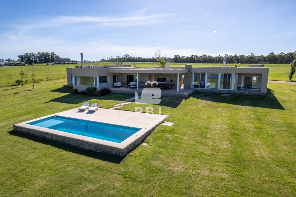 Casa 6 DORMITORIOS en Laguna de los Cisnes, Punta Ballena - Ref : PBI2871