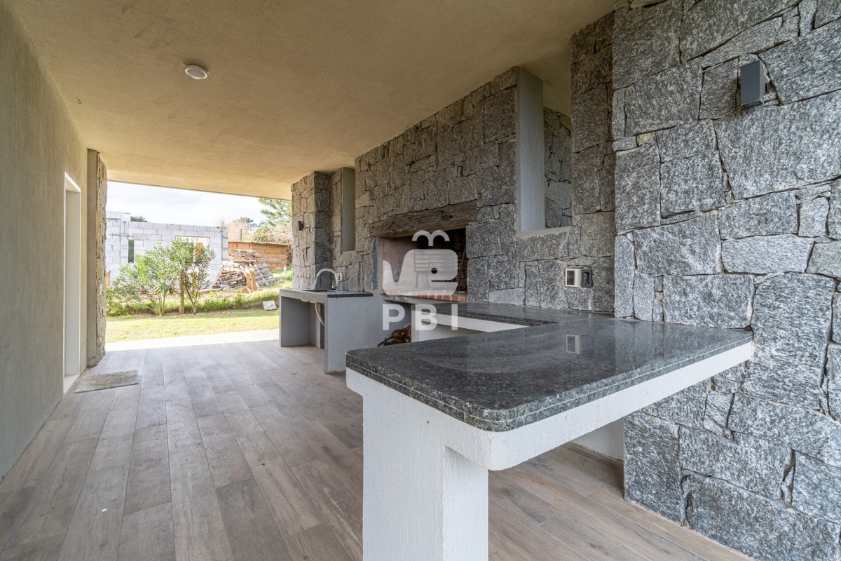 VmVudGEgQ2FzYSBkZSAzIGRvcm1pdG9yaW9zLCBUaW8gVG9tLCBQdW50YSBiYWxsZW5hLiAtIFJlZiA6IFBCSTE3MDM=