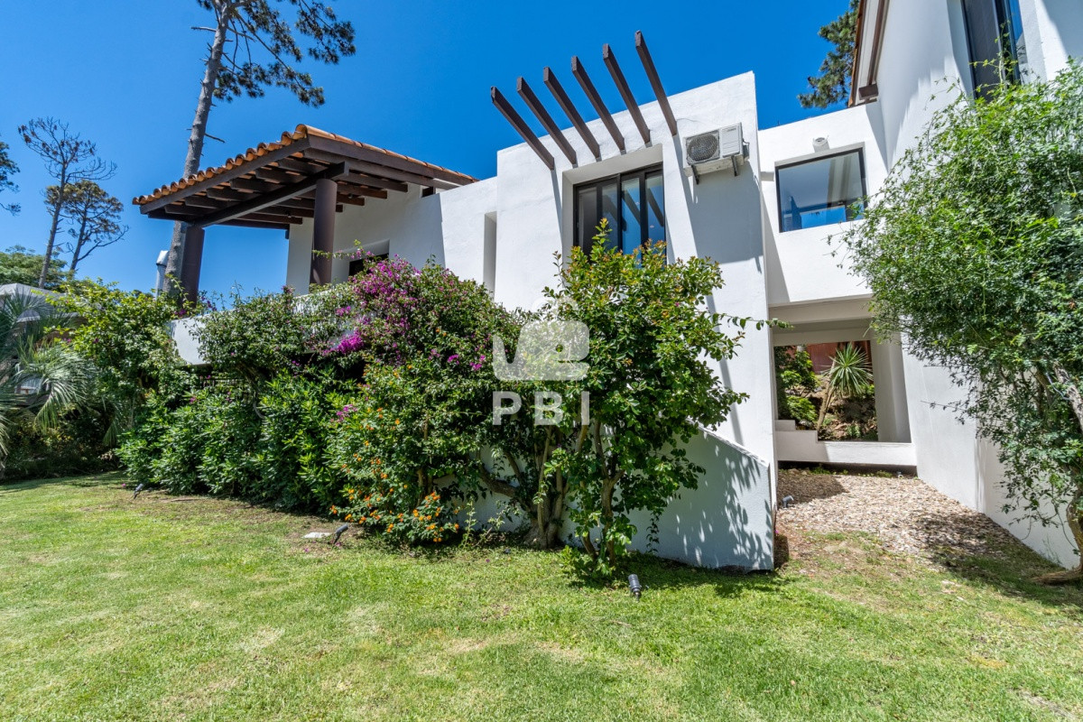 Q2FzYSA0IERPUk1JVE9SSU9TIGVuIExvbW8gZGUgbGEgQmFsbGVuYSwgTWFsZG9uYWRvIC0gUmVmIDogUEJJMjkwMg==