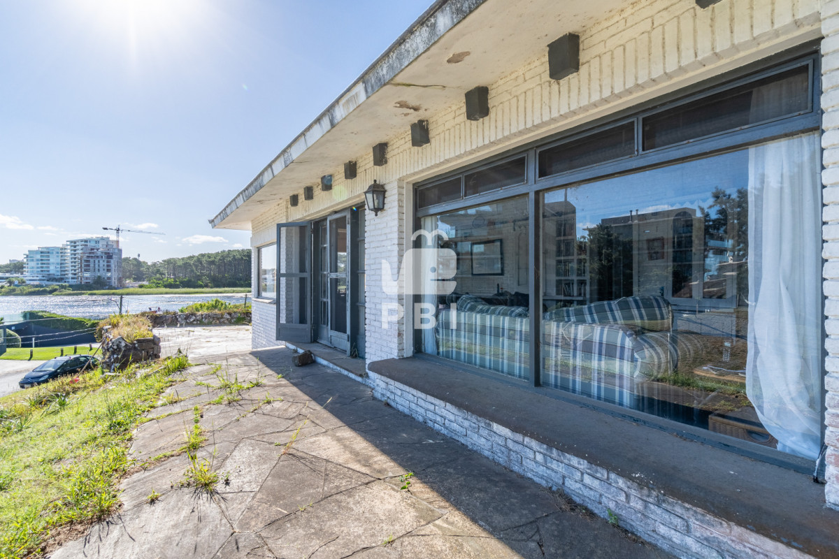 Q2FzYSBmcmVudGUgYSBMYWd1bmEgZGVsIERpYXJpbyAtIEV4Y2VsZW50ZSB1YmljYWNpw7NuIHkgZ3JhbiB0ZXJyZW5vIC0gUmVmIDogUEJJMTU2NTI=