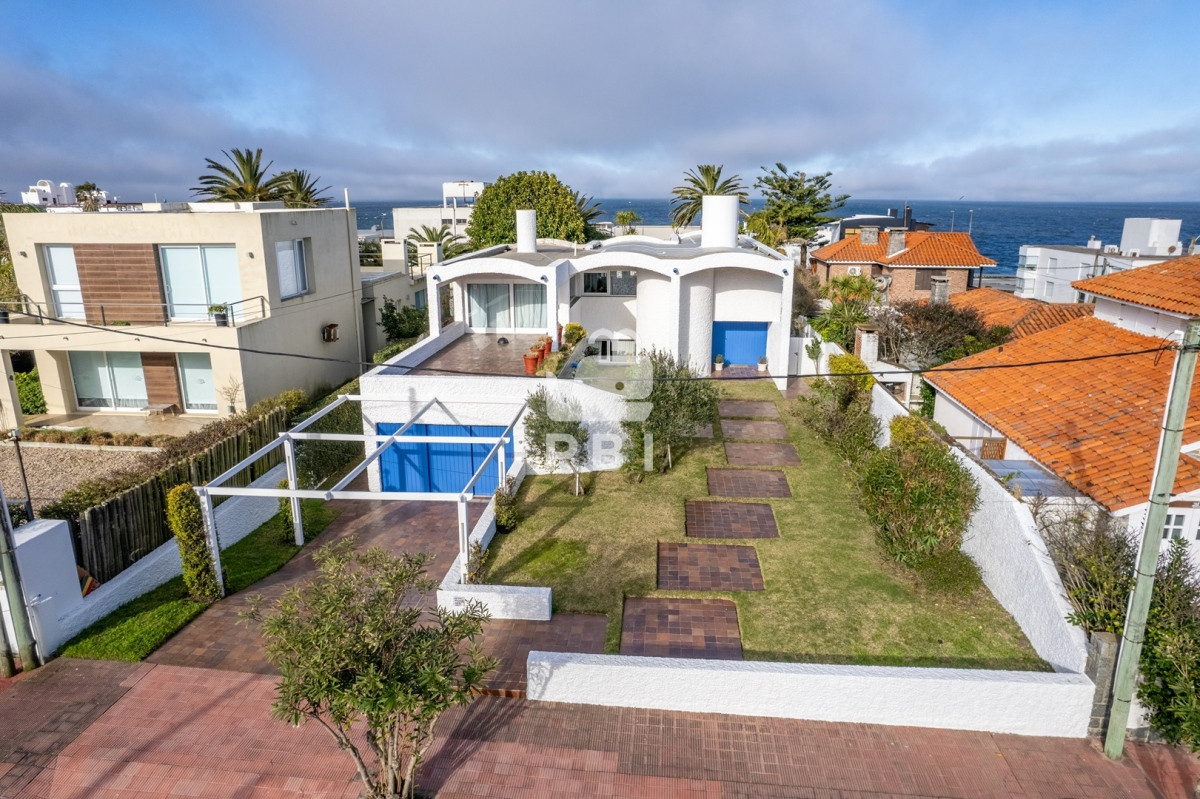 SW52ZXJ0w60gZW4gQ2FsaWRhZDogUHJvcGllZGFkIGRlIDQgRG9ybWl0b3Jpb3MgZW4gUHVudGEgZGVsIEVzdGUgLSBSZWYgOiBQQkkxMzgzOA==