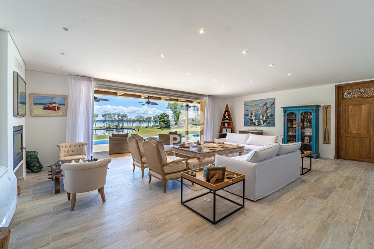 Q2FzYSBkZSAzIGRvcm1pdG9yaW9zIGVuIGJhcnJpbyBwcml2YWRvIC0gUmVmIDogUEJJMzIzOQ==