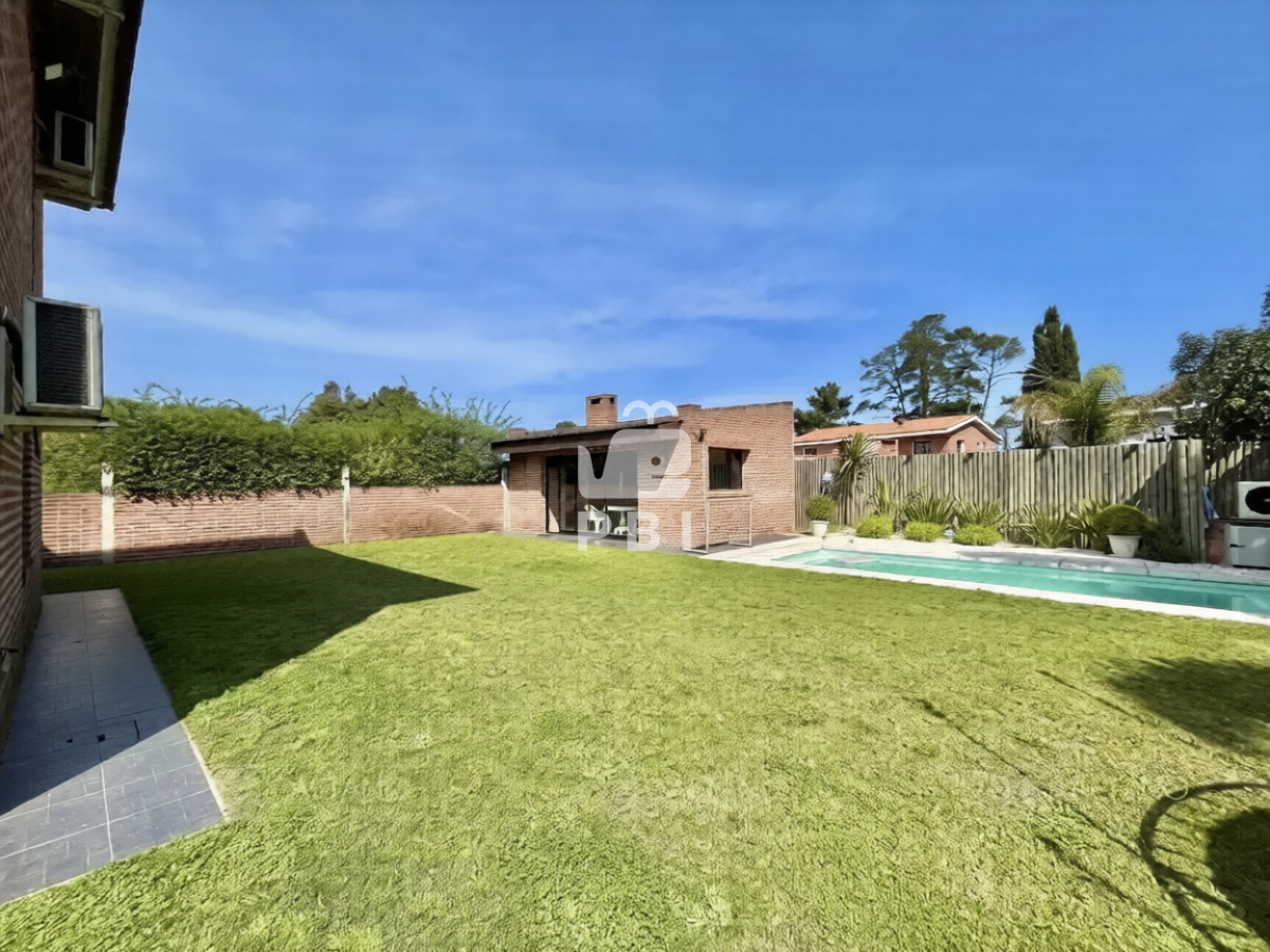 Q2FzYSBkZSA0IGRvcm1pdG9yaW9zIGVuIFBpbmFyZXMsIFB1bnRhIGRlbCBFc3RlIC0gUmVmIDogUEJJMTU4MDg=