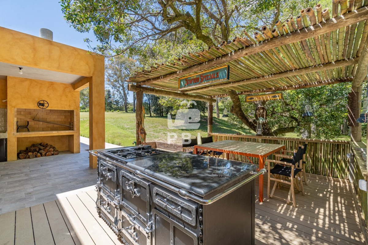 Q2FzYSBkZSAzIGRvcm1pdG9yaW9zIGVuIGJhcnJpbyBwcml2YWRvIC0gUmVmIDogUEJJMzIzOQ==