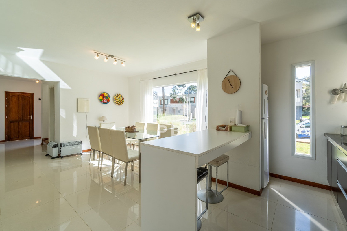 Q2FzYSBlbiB2ZW50YSwgNCBkb3JtaXRvcmlvcywgU29sYW5hcyBDb3VudHJ5IC0gUmVmIDogUEJJMTUxNjU=