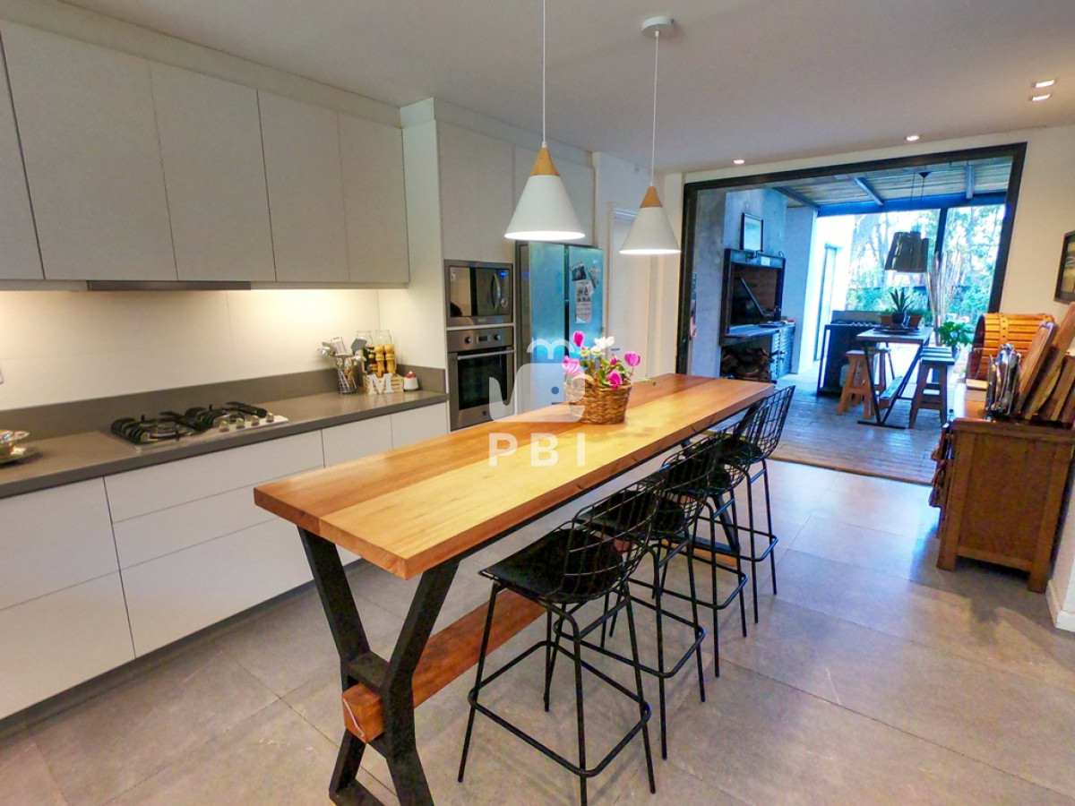 Q2FzYSA0IERPUk1JVE9SSU9TIGVuIERFU0lHTiBWSUxMQUdFLCBQdW50YSBCYWxsZW5hIC0gUmVmIDogUEJJMjMzMg==