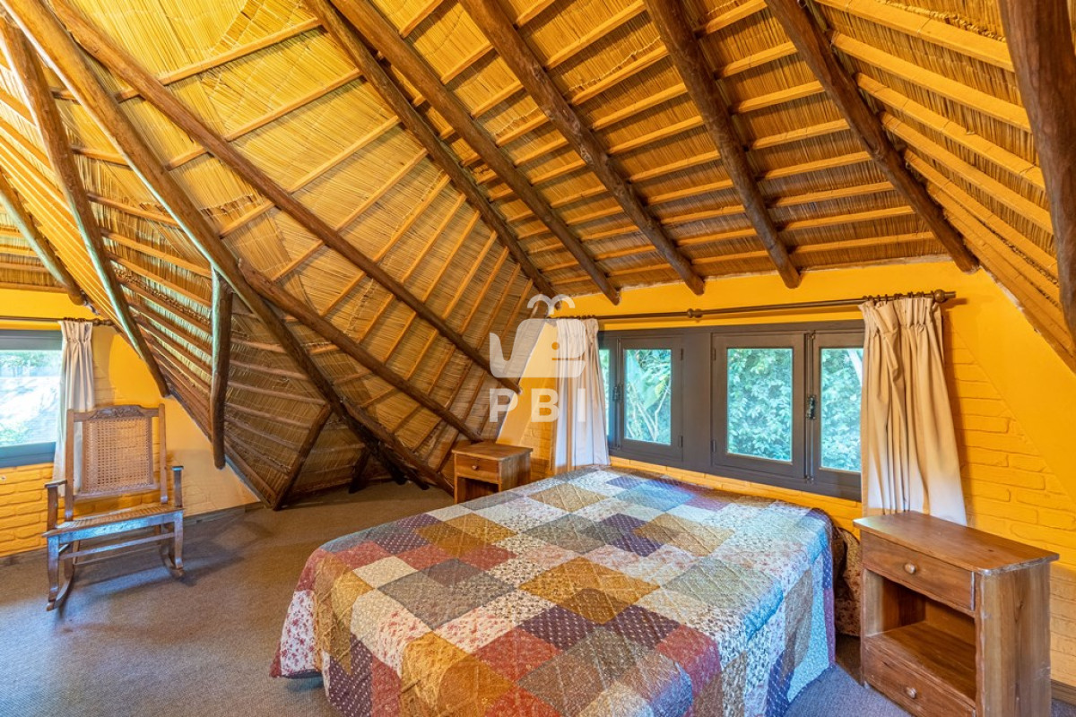 Q2FzYSA0IERPUk1JVE9SSU9TIGVuIExhZ3VuYSBkZWwgU2F1Y2UgLCBQdW50YSBCYWxsZW5hIC0gUmVmIDogUEJJMjQ1NA==