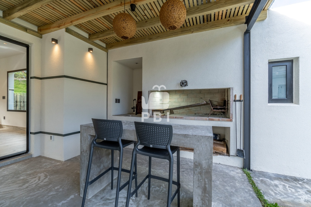 Q2FzYSA0IERPUk1JVE9SSU9TIGVuIEFjcmVzIGRlIFNvbGFuYXMsIFB1bnRhIEJhbGxlbmEgLSBSZWYgOiBQQkkxMzE2OA==