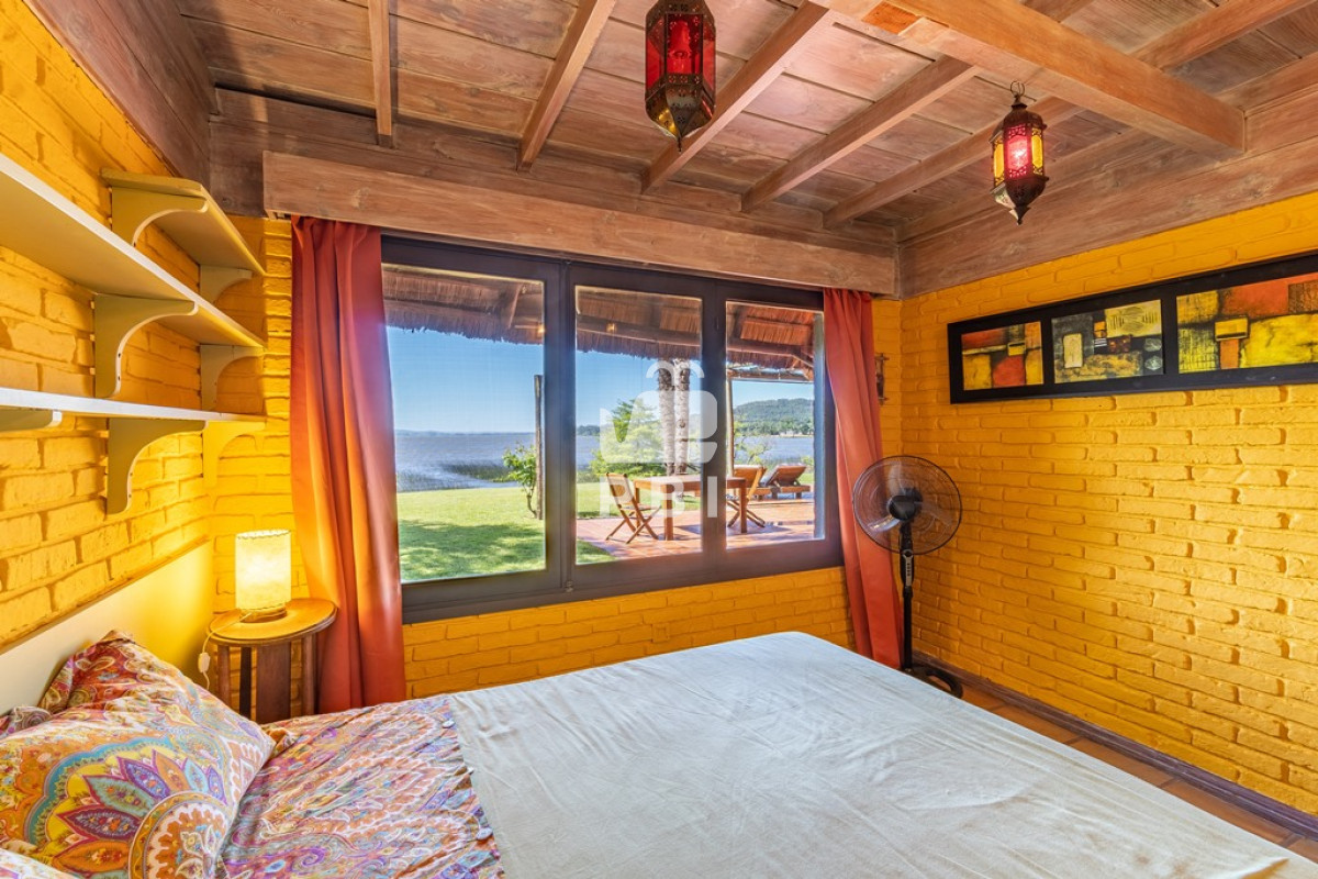 Q2FzYSA0IERPUk1JVE9SSU9TIGVuIExhZ3VuYSBkZWwgU2F1Y2UgLCBQdW50YSBCYWxsZW5hIC0gUmVmIDogUEJJMjQ1NA==