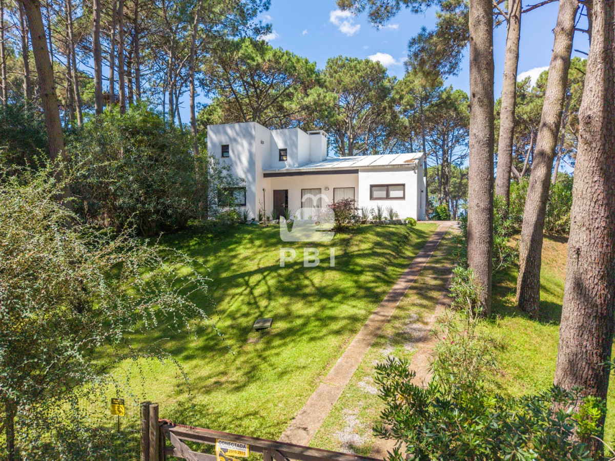 Q2FzYSBlbiB2ZW50YSBlbiBDbHViIGRlbCBMYWdvLCAgUHVudGEgQmFsbGVuYSAtIFJlZiA6IFBCSTE1NzMw